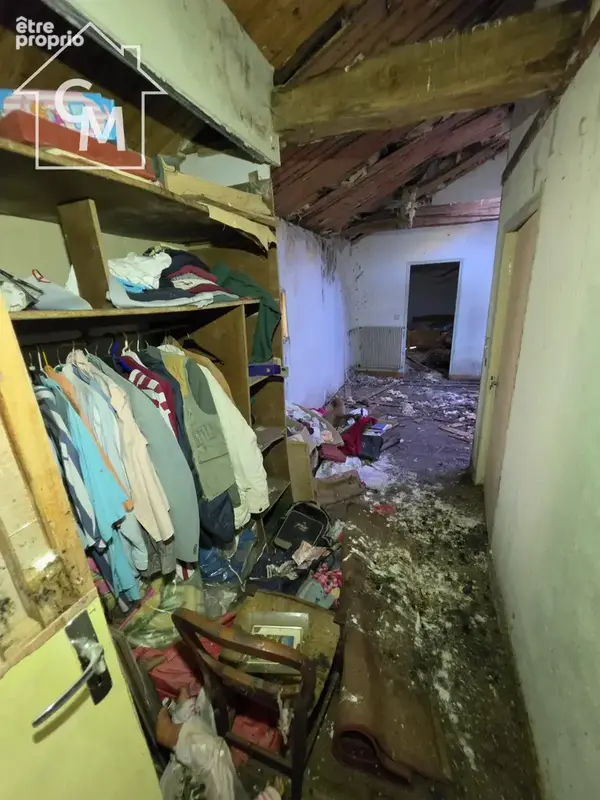 Maison à rénover entièrement avec dépendances et terrain - photo 23