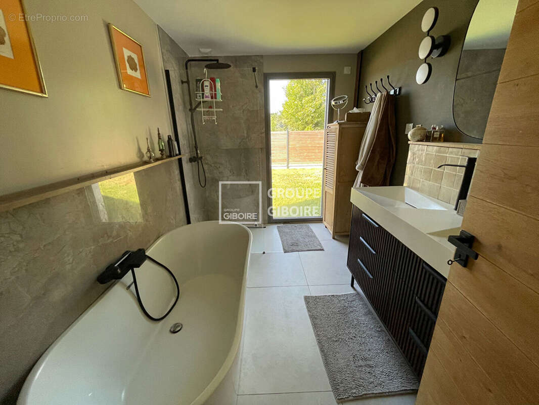 A vendre - agence giboire - magnifique villa contemporaine avec piscine aux portes de la baule - photo 9