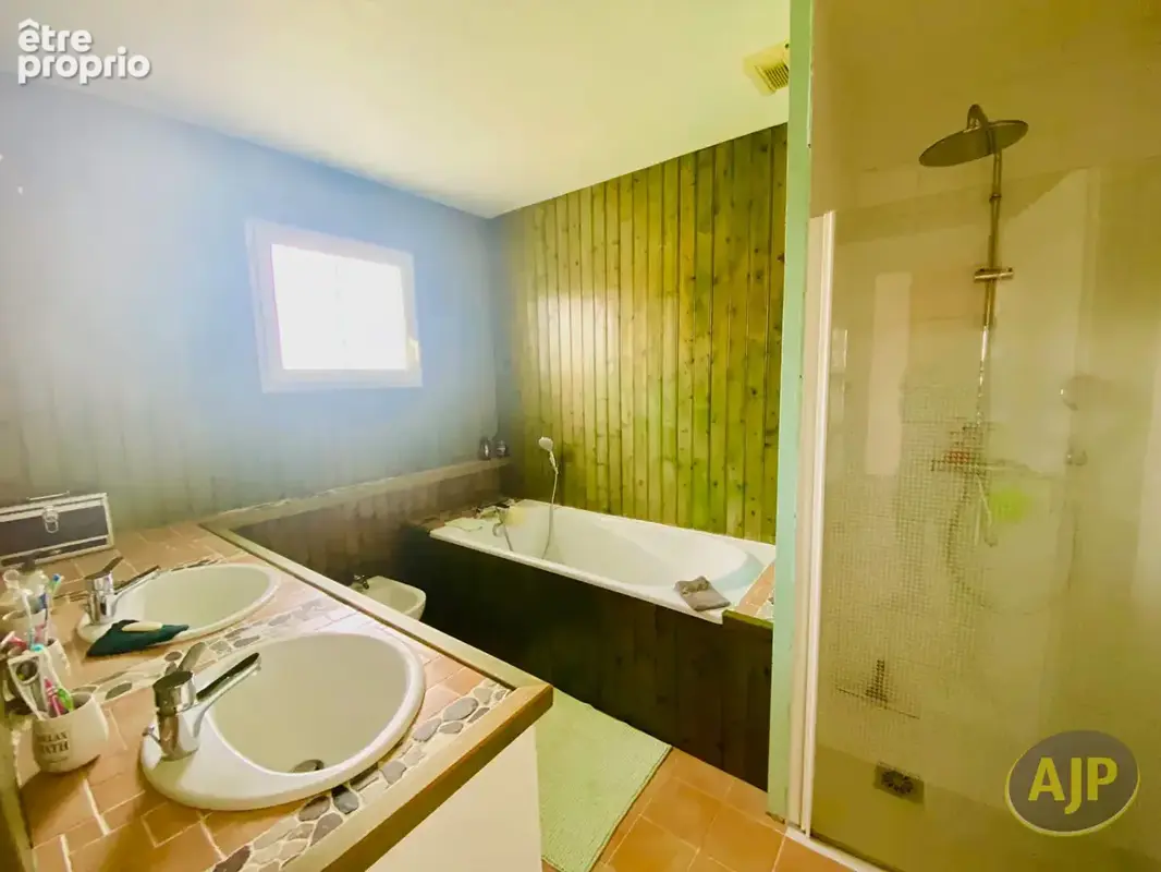 Maison T5 de 2001 sur 1300m2 de terrain clos ! - photo 17