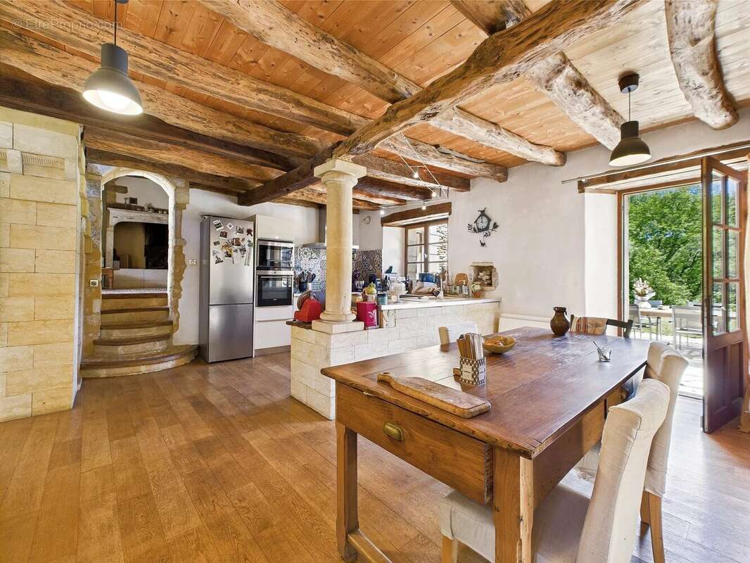Un charmant ensemble de maisons en pierre – une opportunité de vie et d’affaire - photo 5