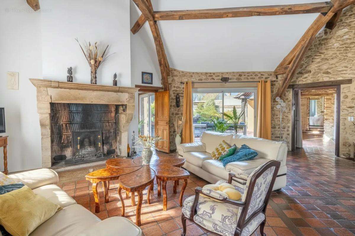 Élégante maison en pierre, 298m² à Flacourt - photo 3