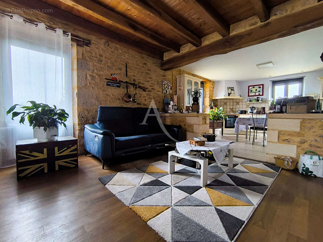Corps de ferme: Maison en pierre 130m², parcelles de 5ha + granges - photo 6