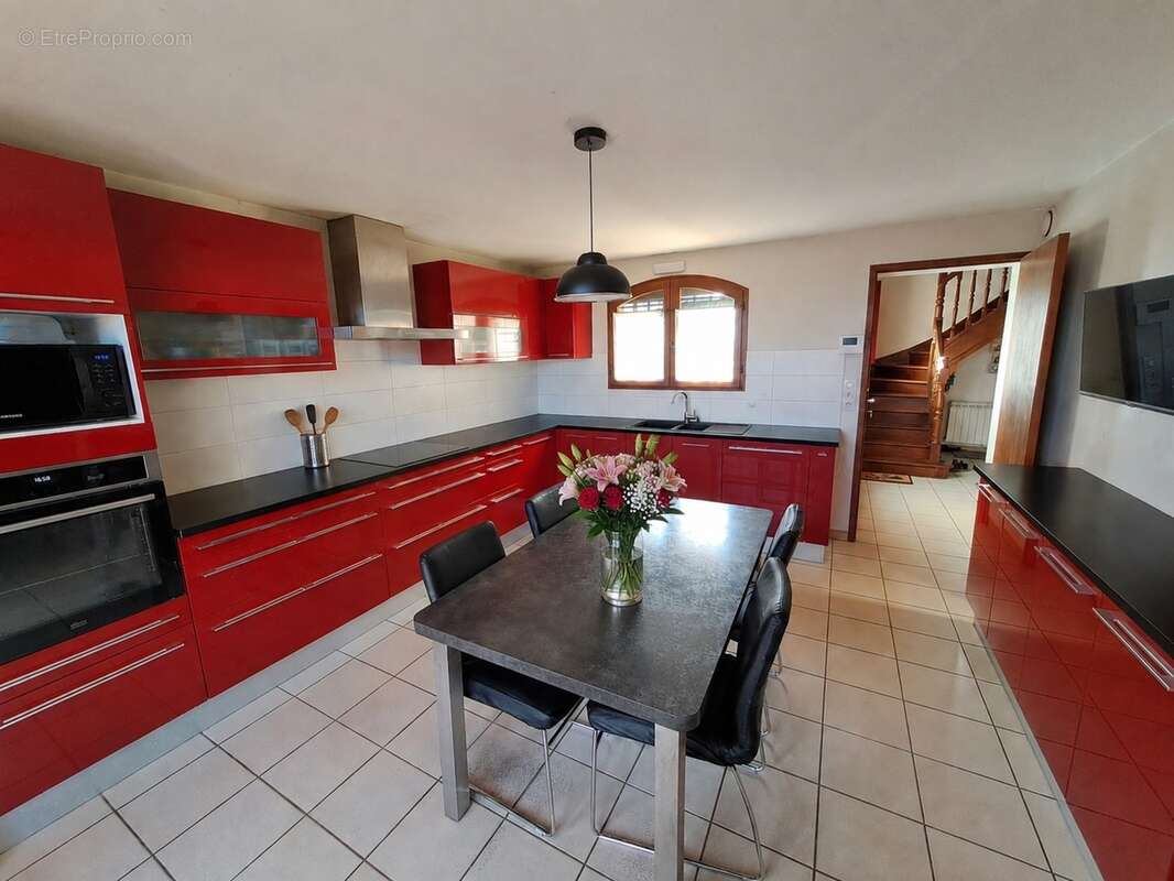 Maison familiale 190m2 - 7 pièces - avec piscine - photo 5