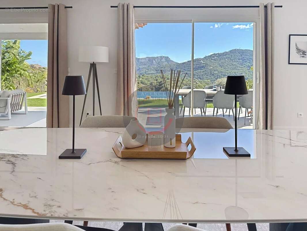 Maison à LES ADRETS-DE-L&#039;ESTEREL