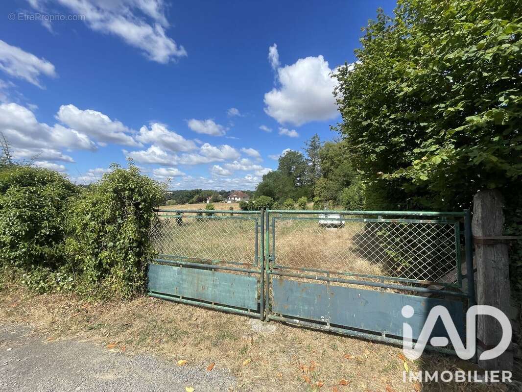 Terrain 935 m² à Vicq-Sur-Breuilh  - photo 2