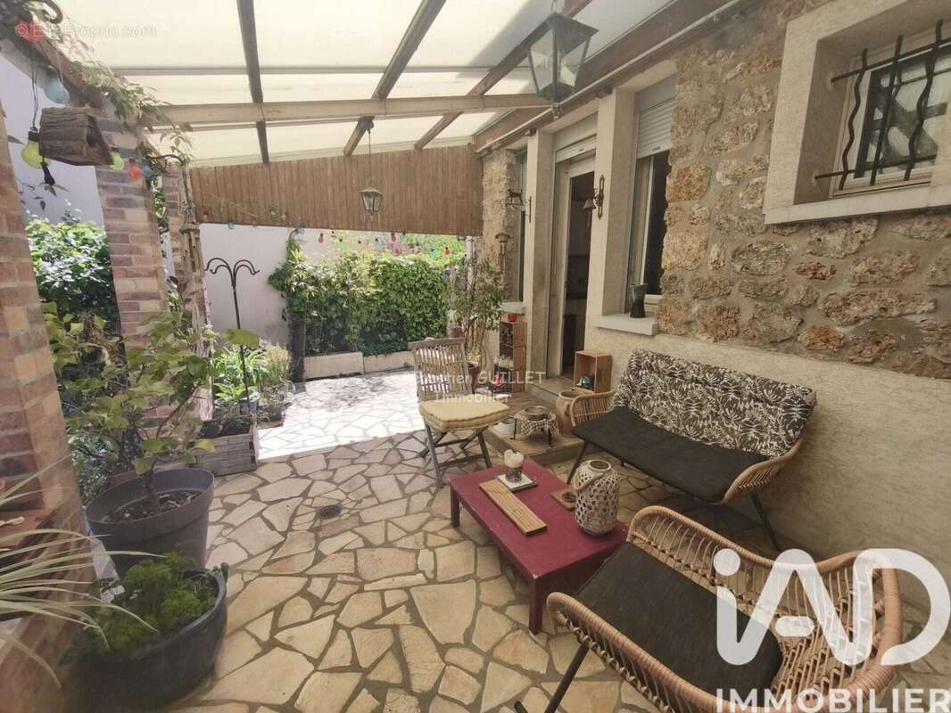 Photo 3 - Maison à LE MESNIL-SAINT-DENIS