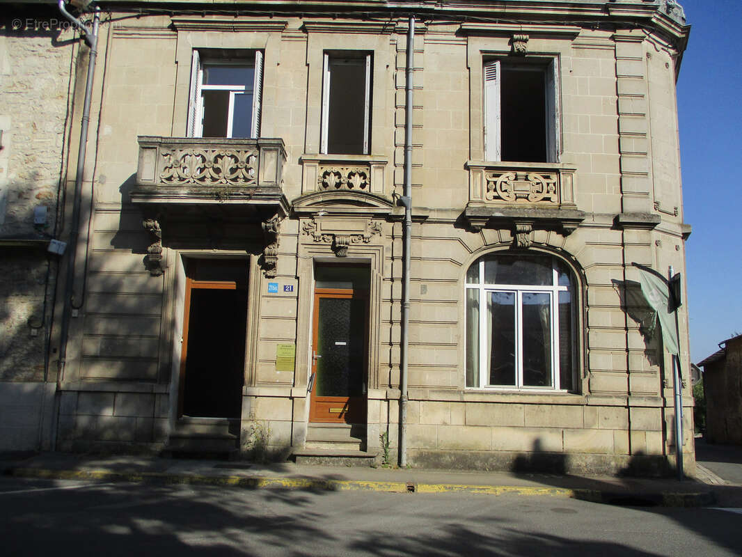 Centre Couhé. - photo 2