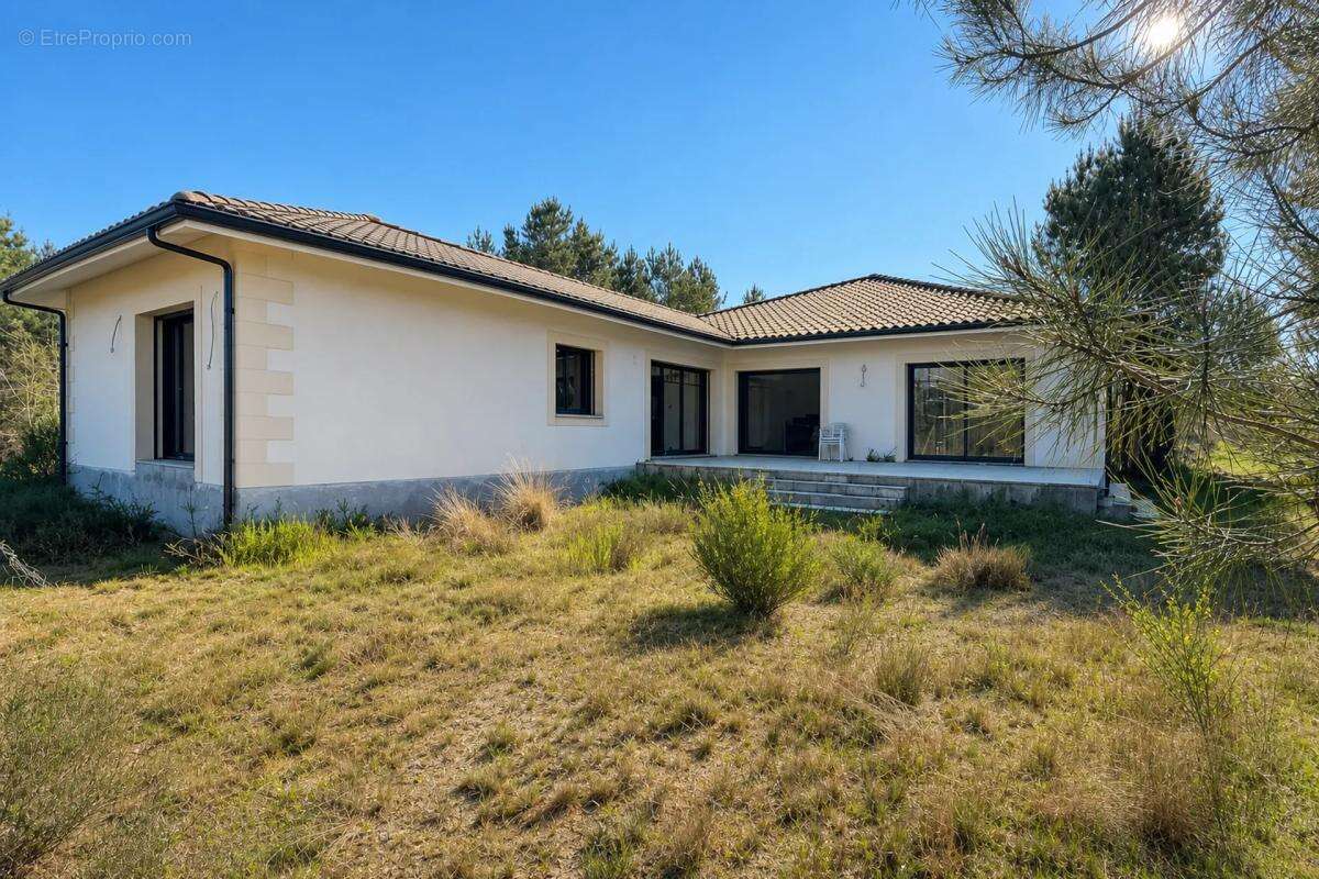 Maison spacieuse de 9 pièces à Lugos - photo 2