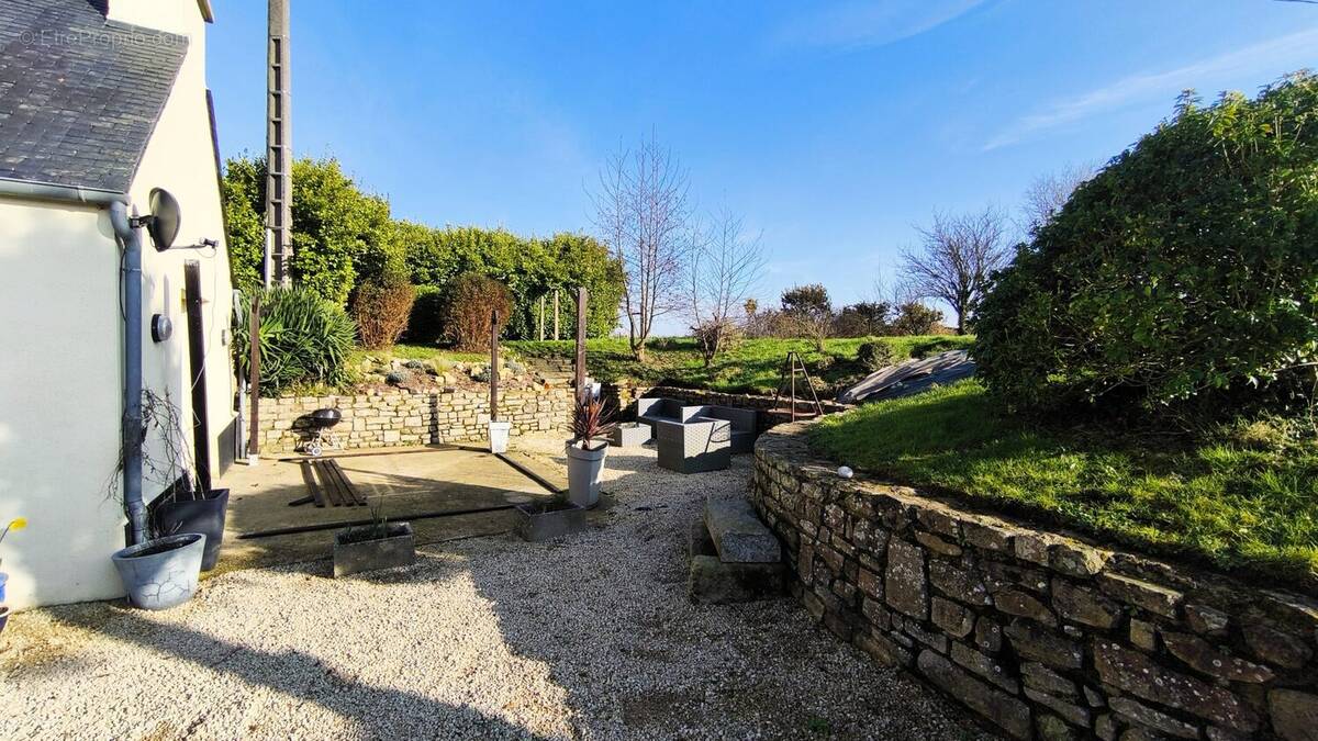 Maison à PLOUGOULM