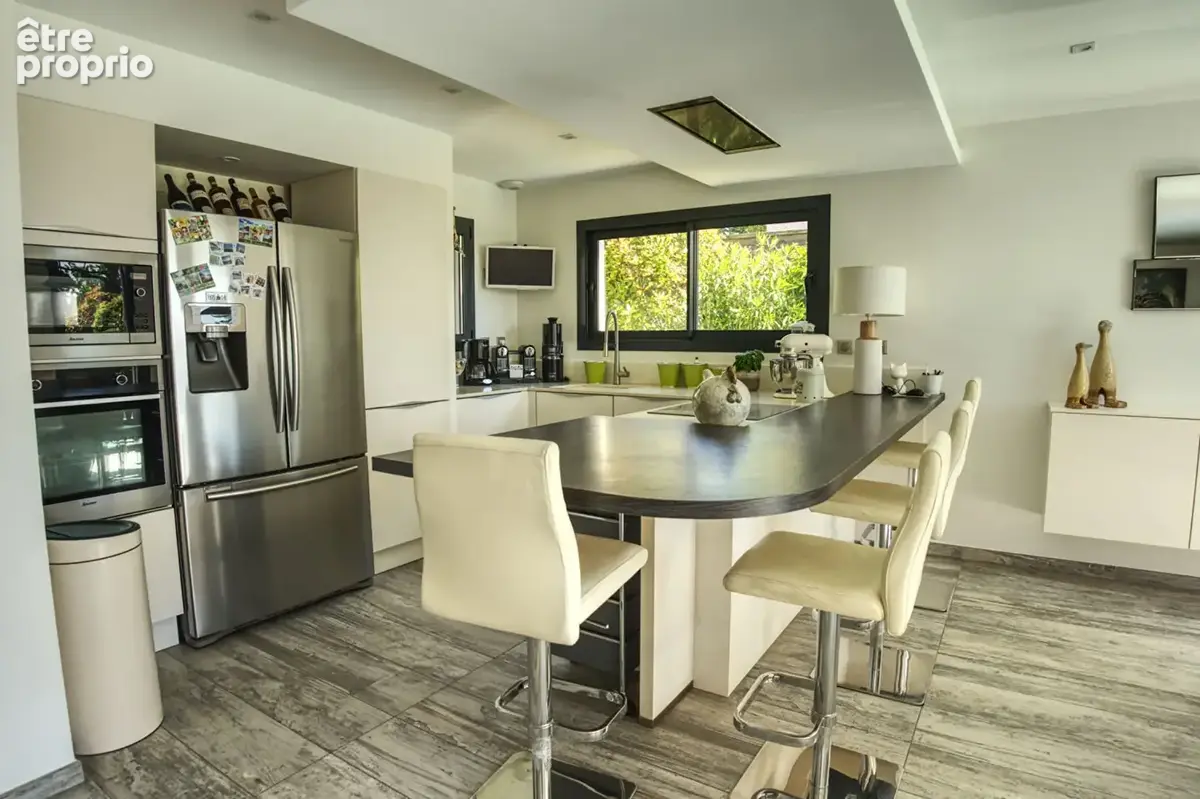 Coeur Limonest - Villa contemporaine 200 m² - Prestations haut de gamme · Vue dégagée - photo 6
