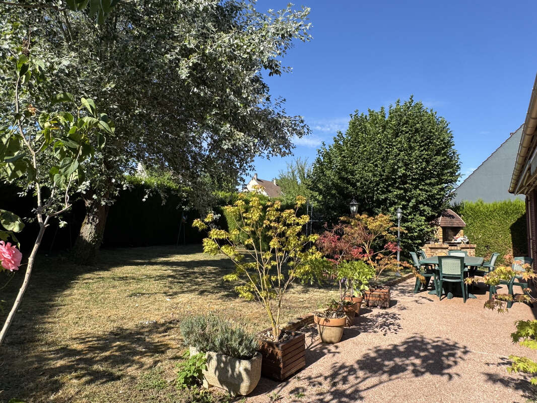 FOSSES - Maison individuelle de plain pied et sous sol total sur 604 m2 de terrain - photo 10