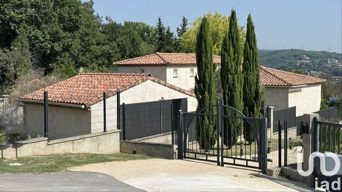 Photo 1 - Maison à SAINT-JULIEN-DE-PEYROLAS