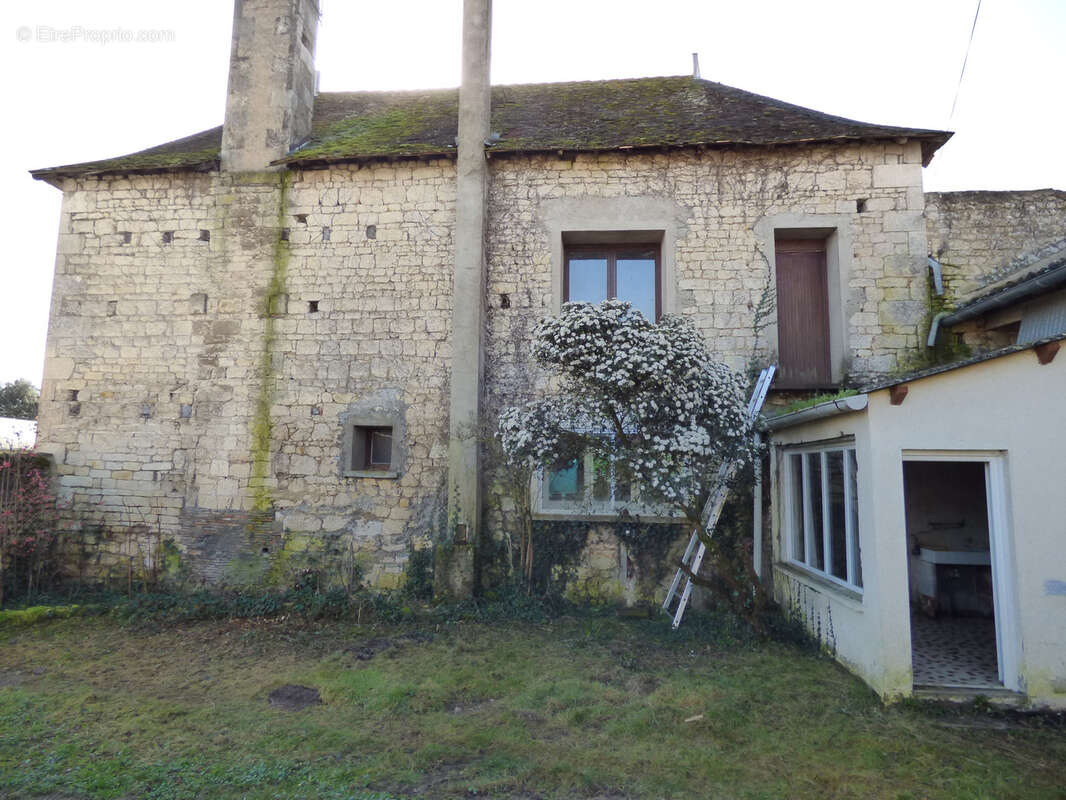 Maison à BONNEUIL-MATOURS