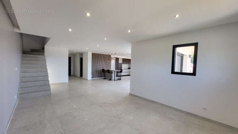 Maison à SAINT-DONAT-SUR-L&#039;HERBASSE