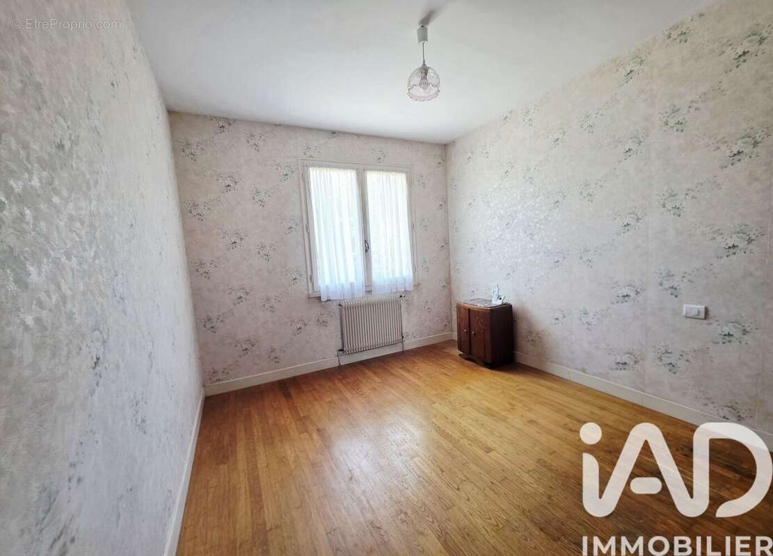 Maison 121 m² à Aigre  - photo 8