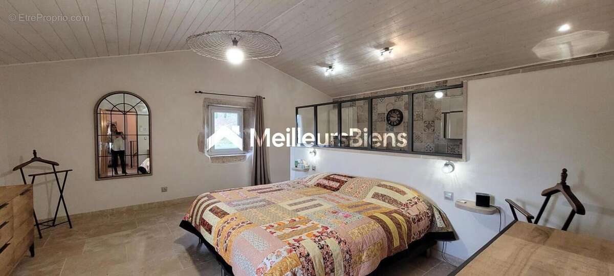Propriété en pierre 427 m² à Saint-Just-d'Ardèche avec 2 gîtes 5* - photo 14