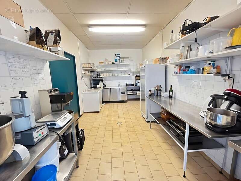 Commerce à SAINT-JEAN-DE-VEDAS