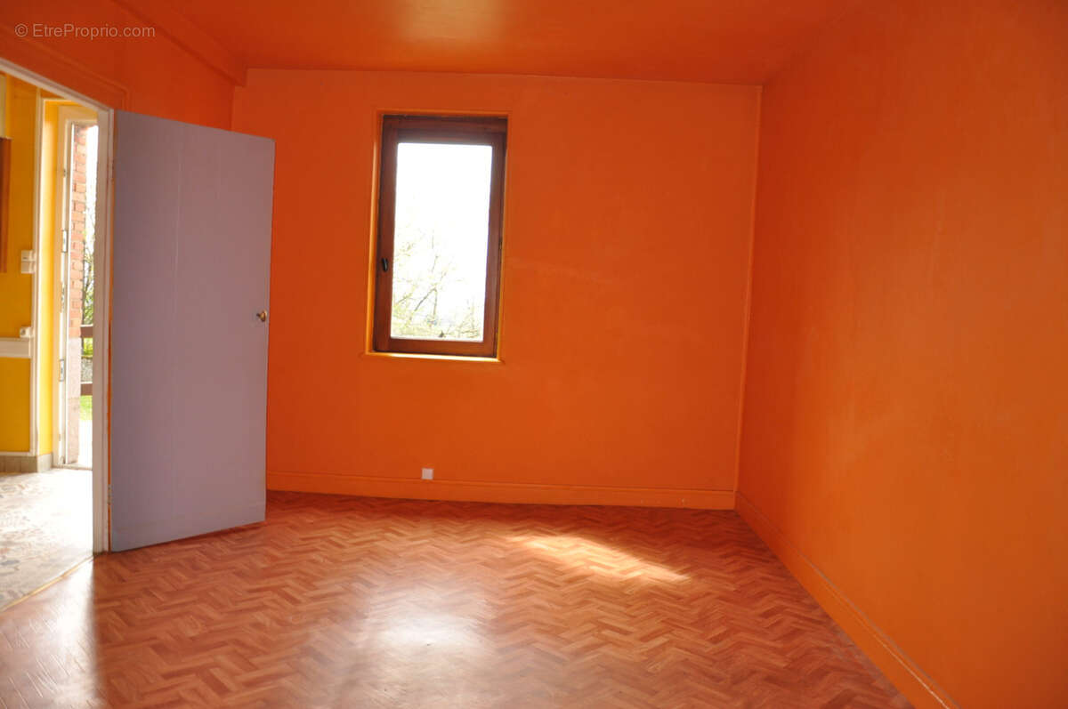 Jolie fermette à la campagne, 2 chambres, dépendances et terrain de 3090 m2 - photo 9
