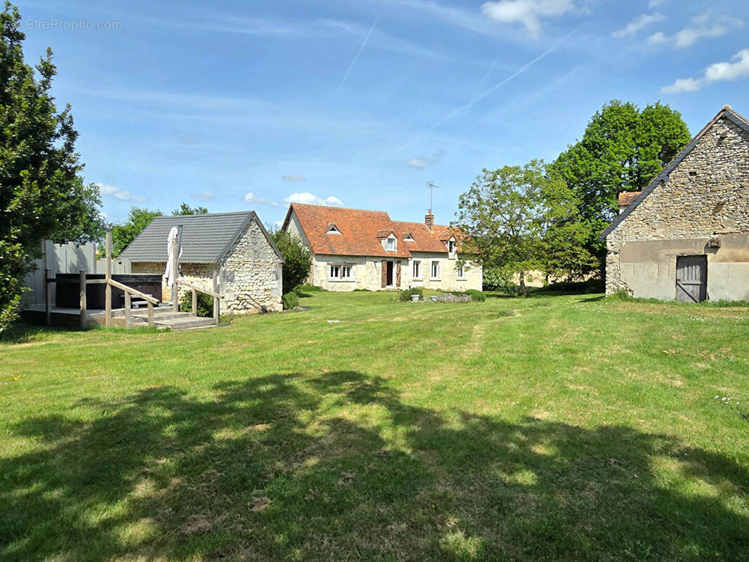 Maison à LUCAY-LE-MALE