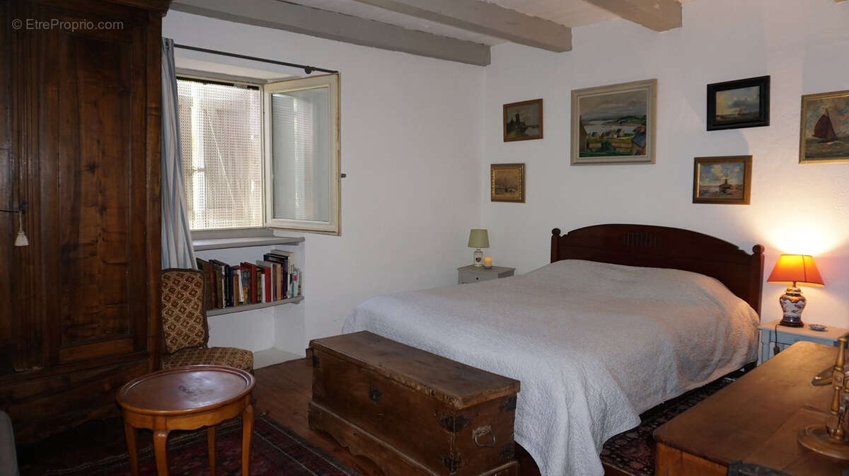 Maison à CASTELNAU-MONTRATIER