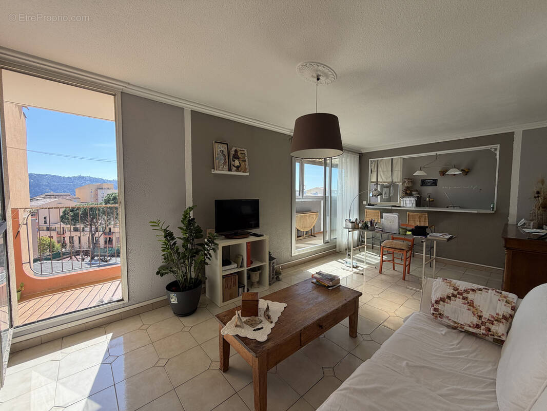 Appartement à CARROS