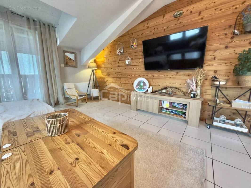 Appartement à REYVROZ