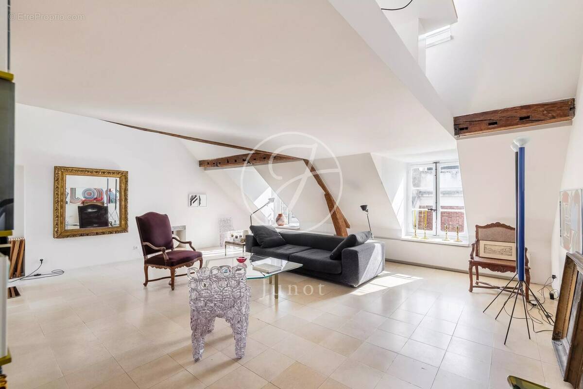 Appartement à PARIS-3E