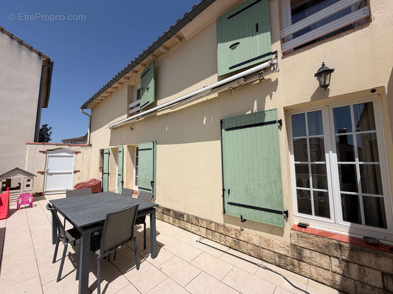 Bessay (85320) au calme charmante maison en pierres renovee 3/4 chambres avec dependances et jardin - photo 3