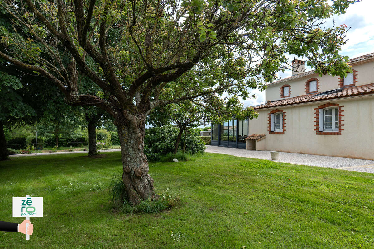 Maison à MOUTIERS-LES-MAUXFAITS
