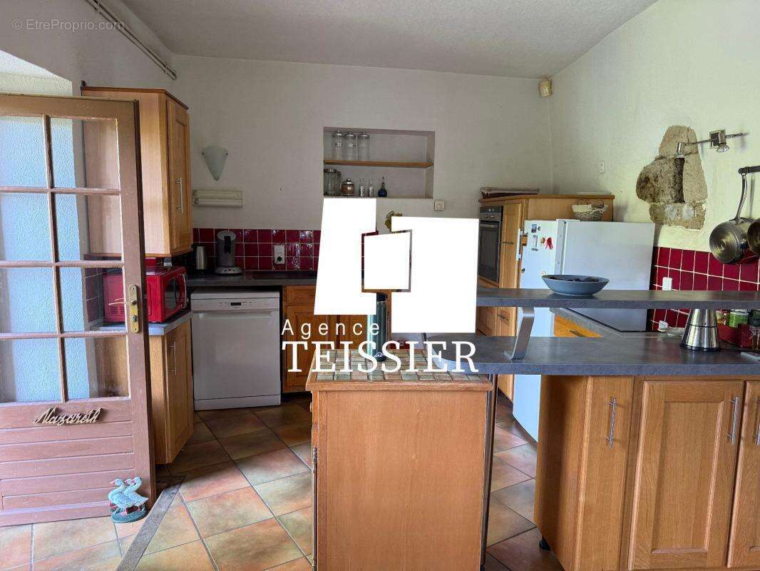 Maison à SAINT-PIERRE-SAINT-JEAN