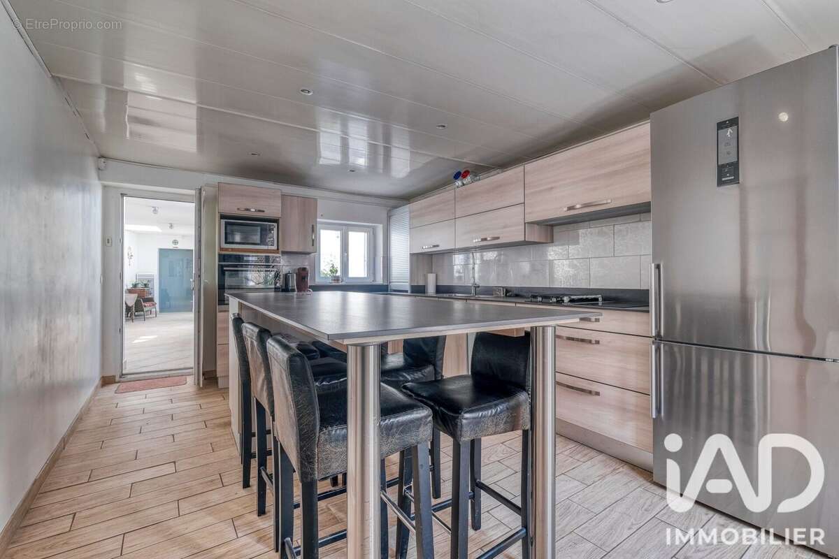 Maison 308 m² à Compans  - photo 2