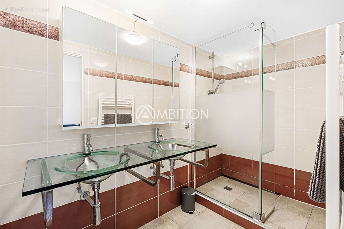 Maison à LES ISSAMBRES