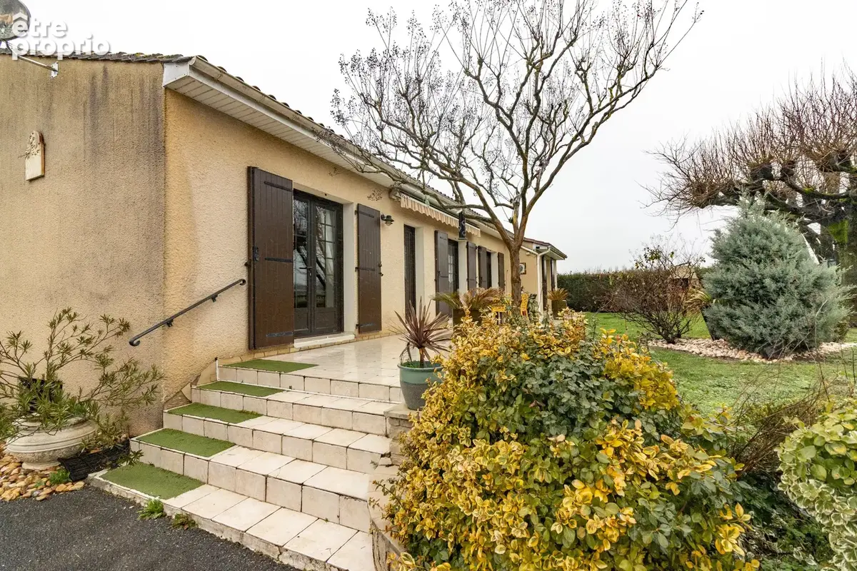 Charmante maison de plain pied avec piscine, à proximité de Jarnac - photo 16