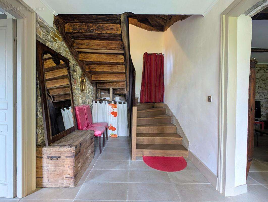 Maison Aulon 118 m² avec surfaces annexes sur terrain de 1421 m² - photo 4