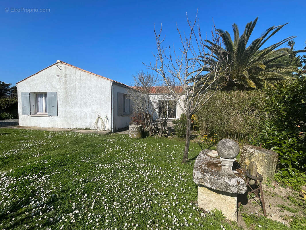 Maison à LA BREE-LES-BAINS