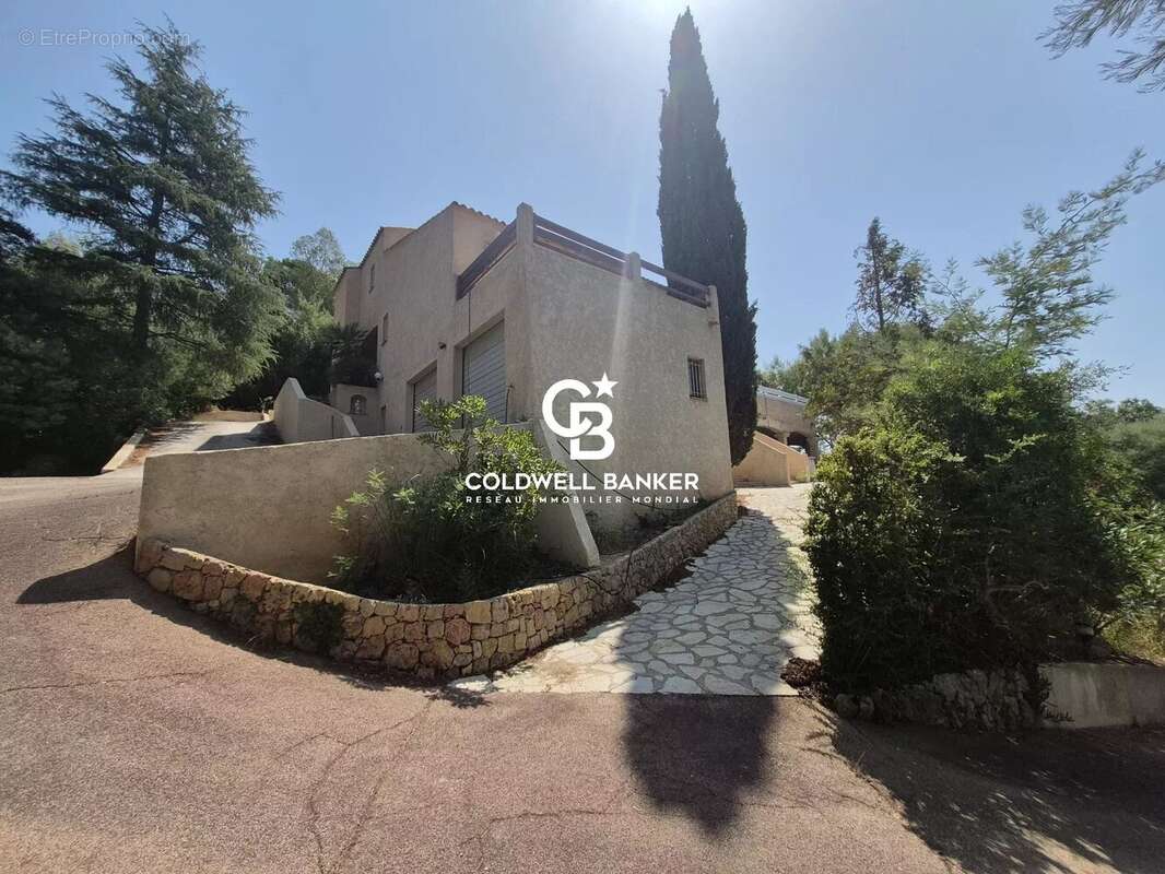 Maison à LES ISSAMBRES