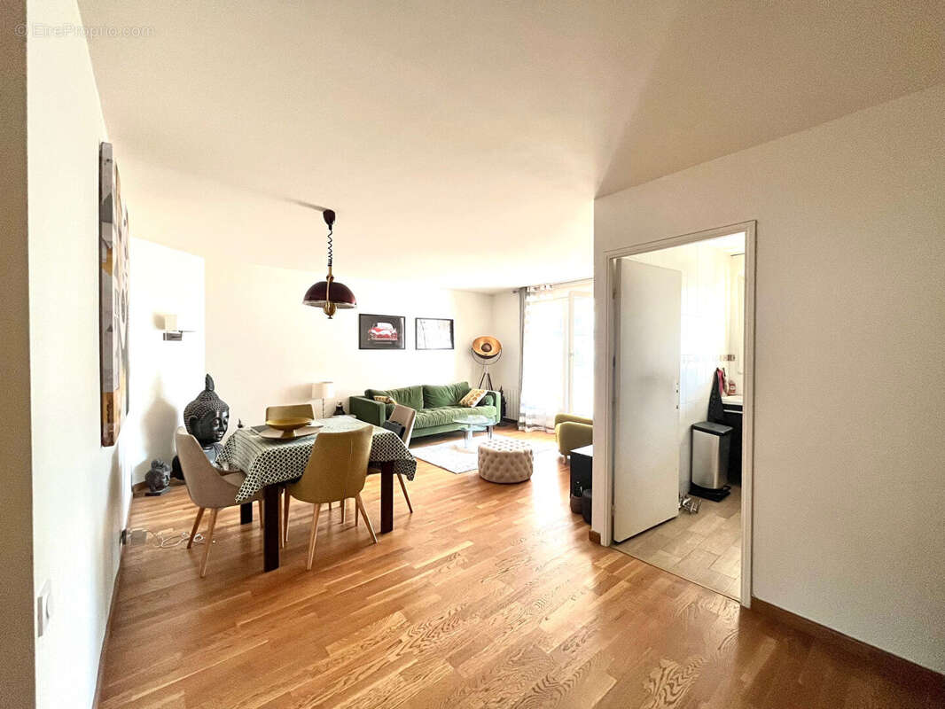 Appartement à COURBEVOIE