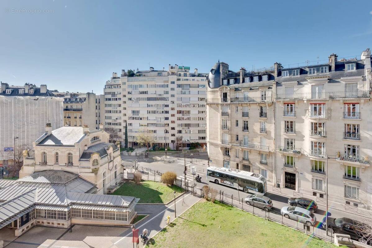 Appartement à PARIS-16E