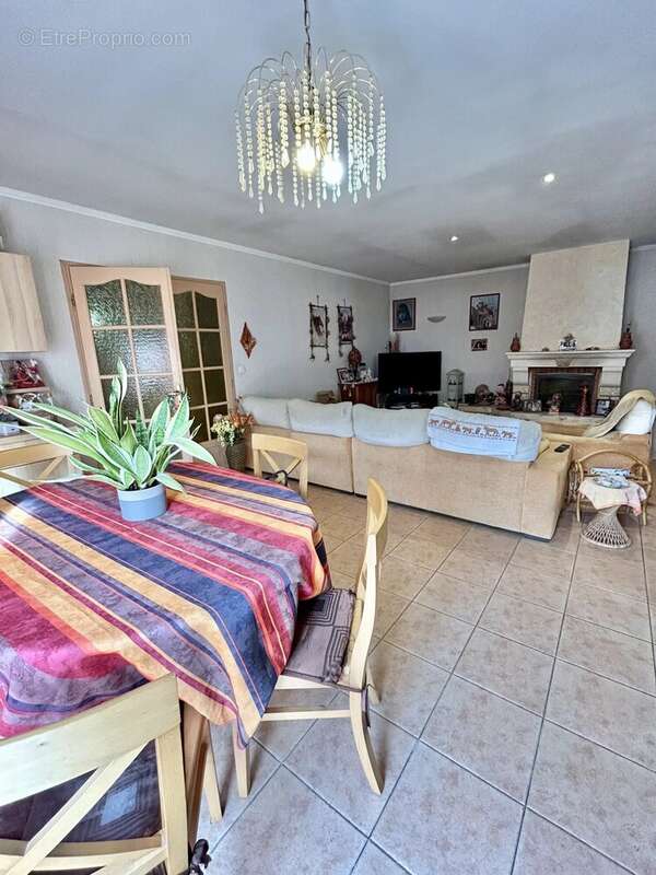 Maison à VILLENEUVE-DE-LA-RAHO