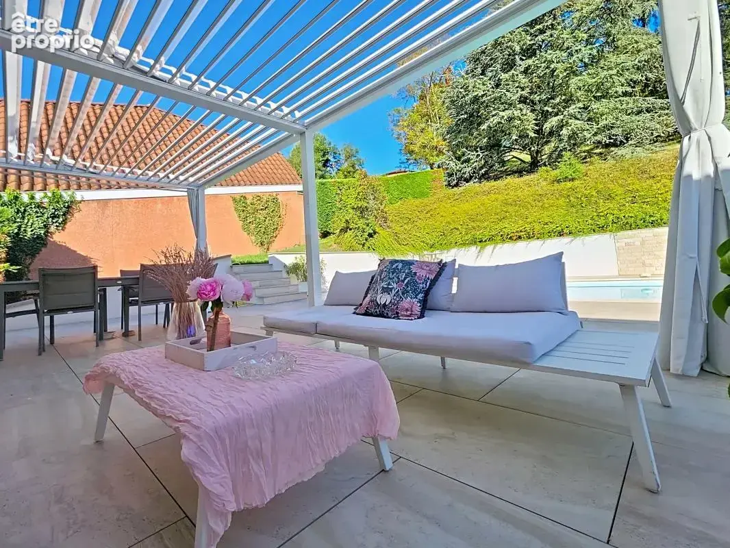 Maison - 3 Chambres - Sous sol complet - Cave - Double Garage - Deux terrasses - Pergola - Piscine - Jardin - Proche toutes comm - photo 10