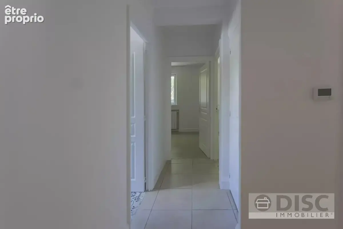 Maison de plain-pied rénovée avec jardin clos. - photo 5