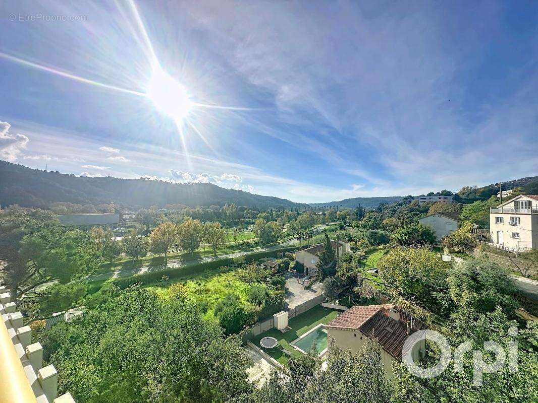 Appartement à CARROS