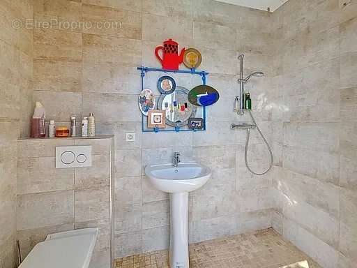 Maison à SAINT-LAURENT-DU-VAR