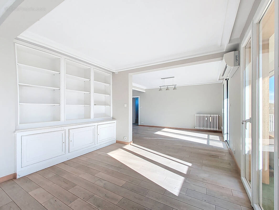 Appartement à VILLENEUVE-LES-AVIGNON