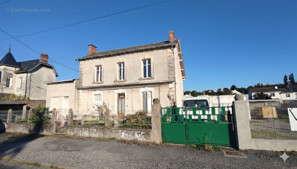 Maison à CHATELLERAULT