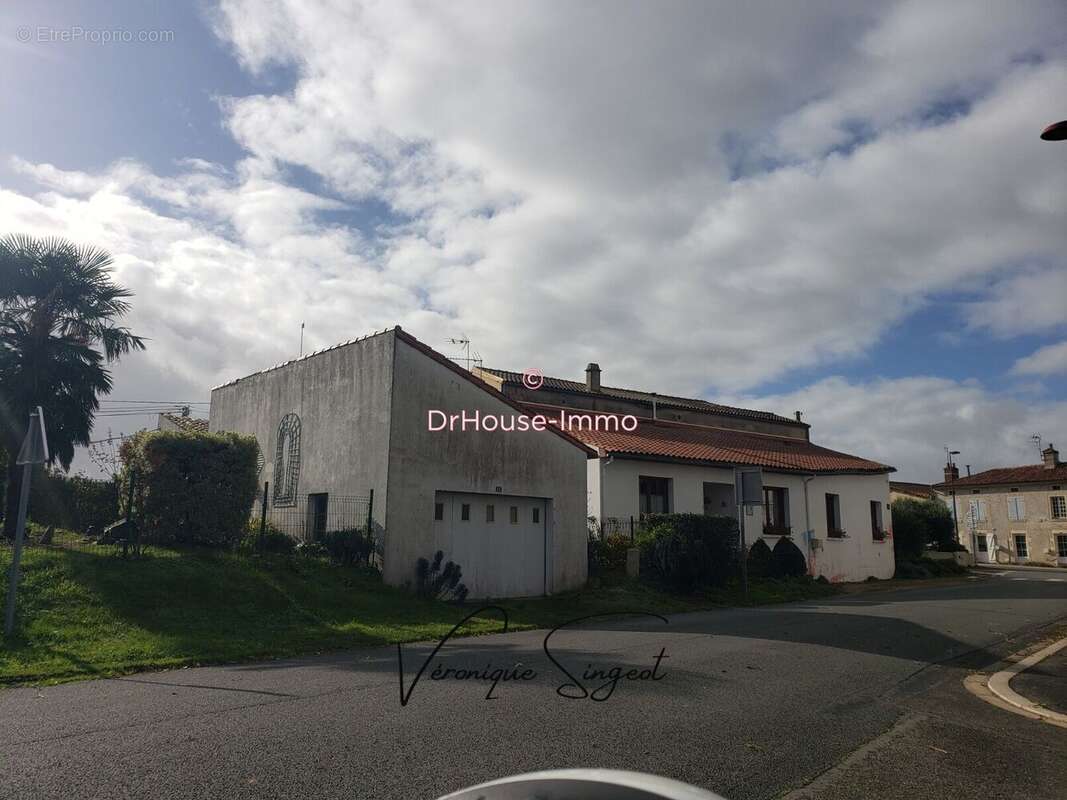 Maison à PUY-DE-SERRE