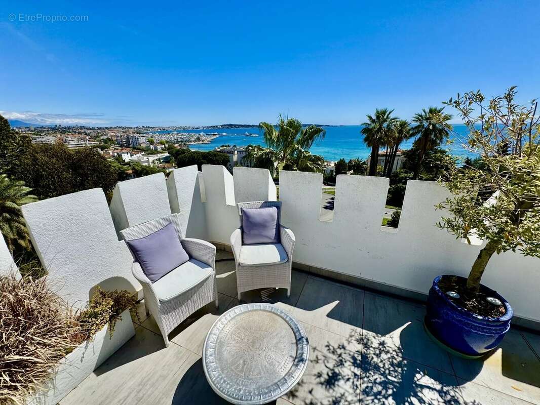 Appartement à VALLAURIS