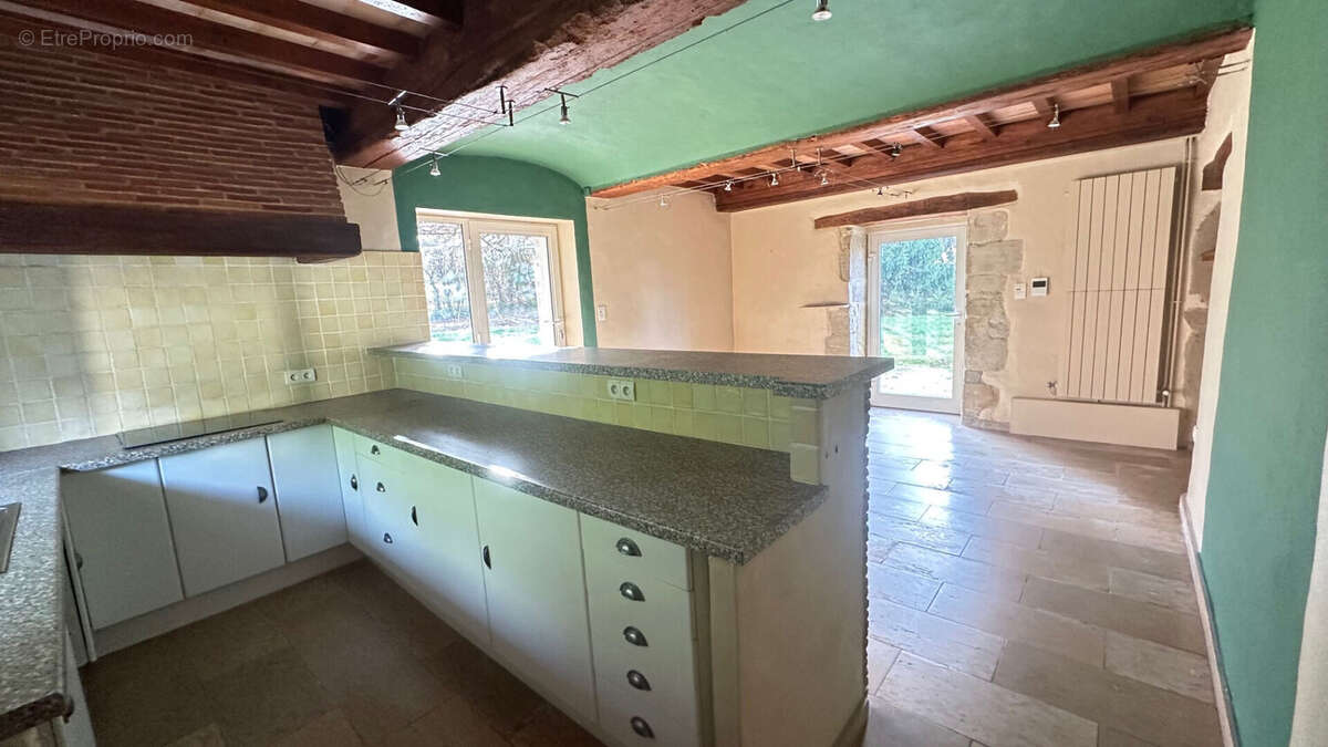 Maison à EYZIN-PINET