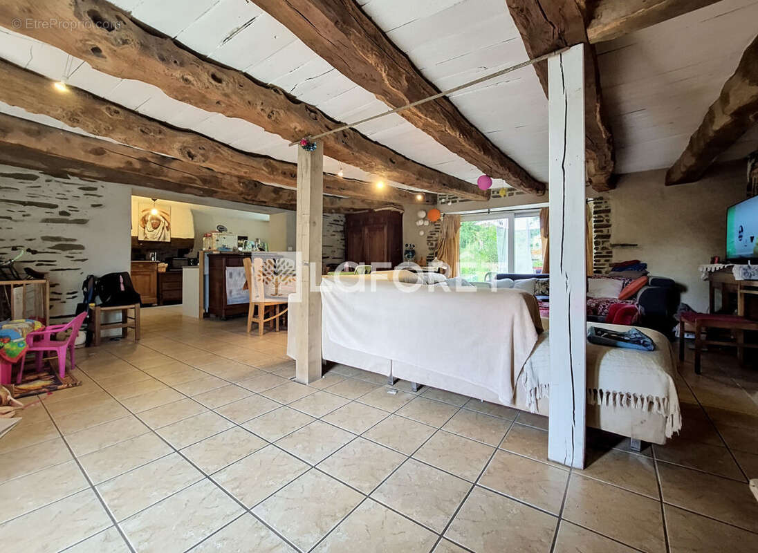 Maison à LOYAT