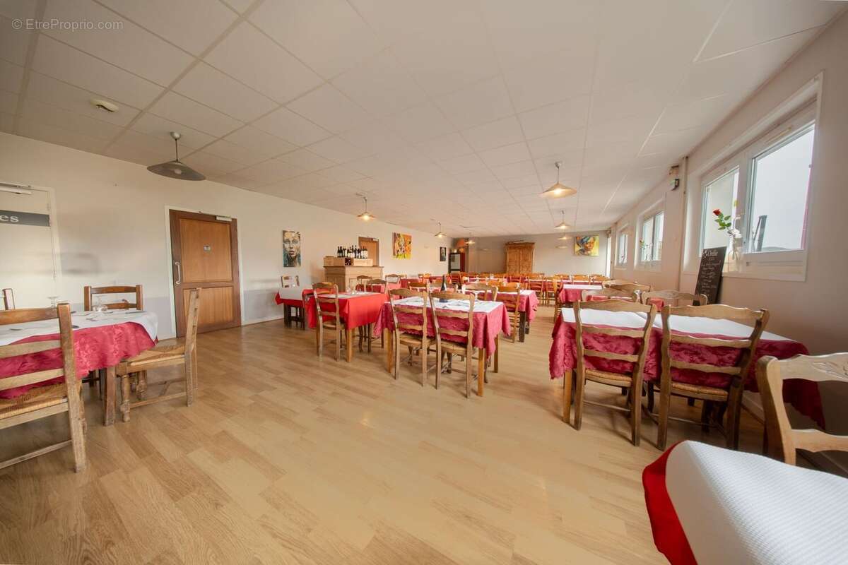 Commerce à PULVERIERES